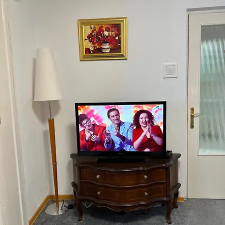 Apartment - Classic - *